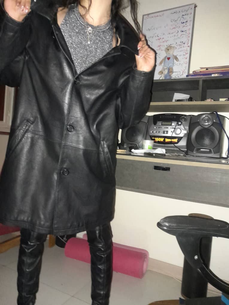 کت چرم - نما ۱